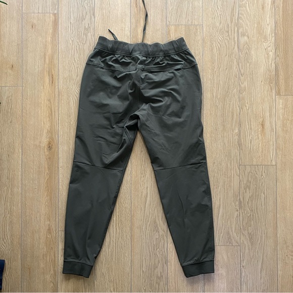Lululemon Mens ABC Jogger Army Green  Sz M (Gently Worn) - Picture 3 of 3